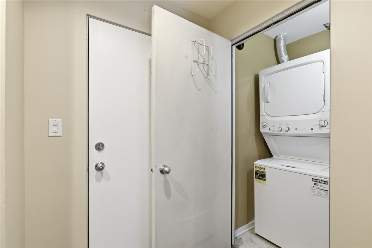 2600 N Southport Avenue Unit: 102