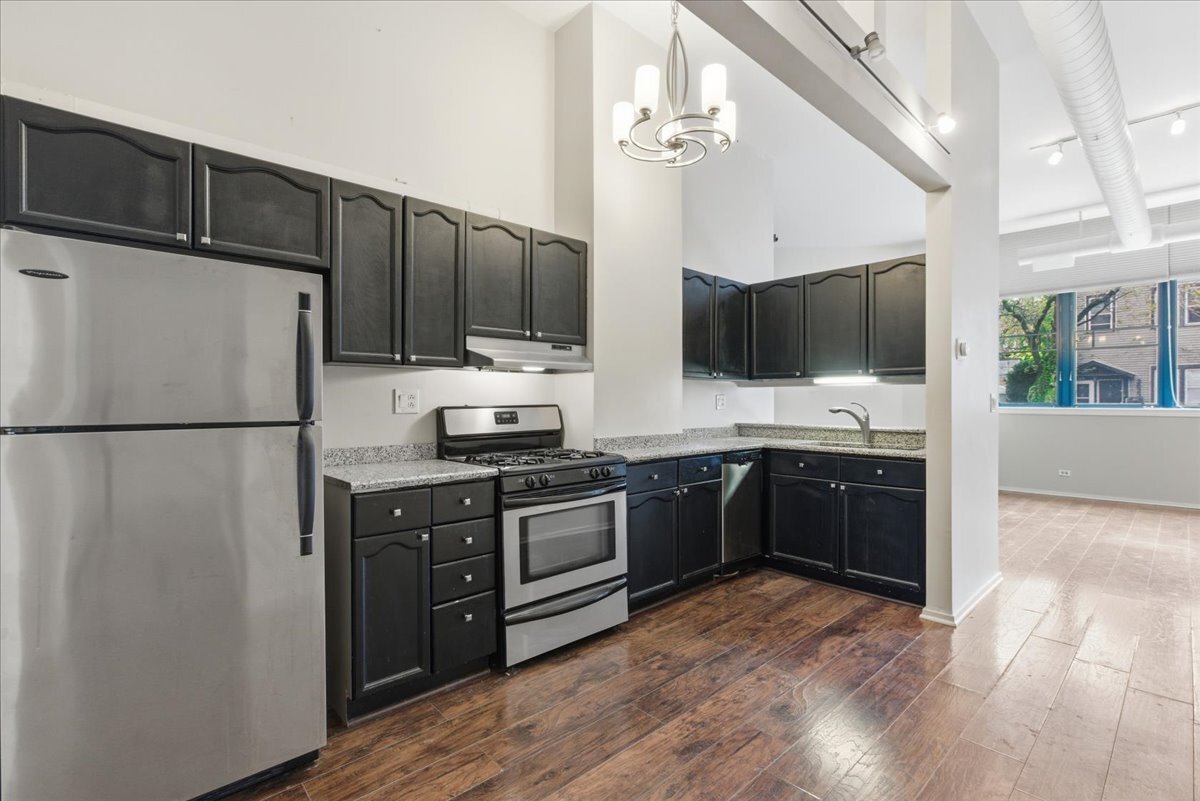 2600 N Southport Avenue Unit: 102