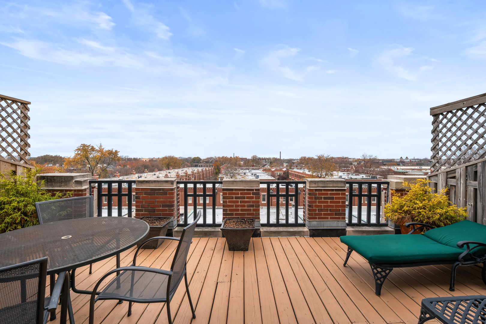 2600 N Southport Avenue Unit: 102