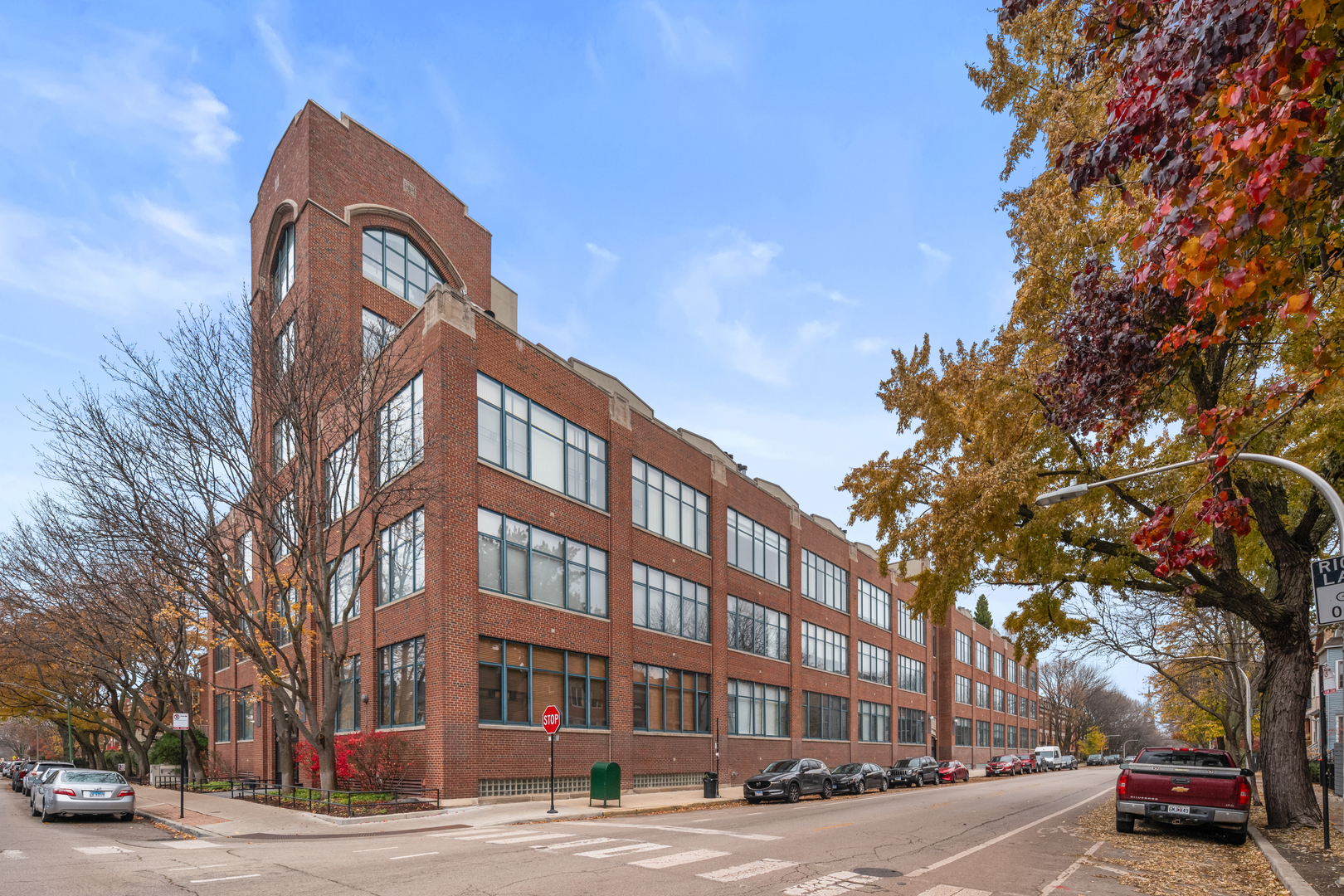 2600 N Southport Avenue Unit: 102