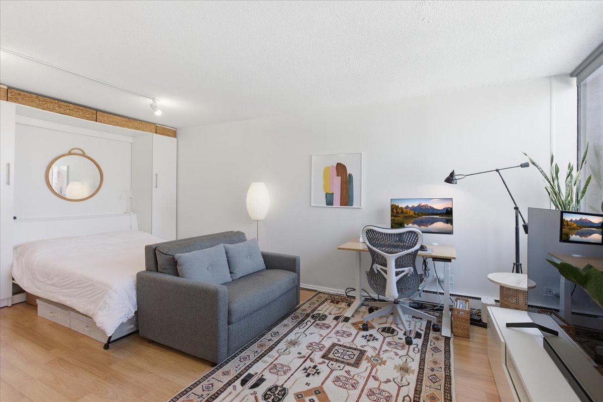 3110 N Sheridan Road Unit: 708