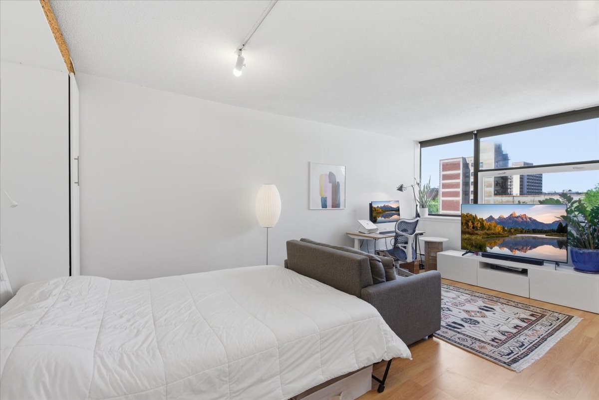 3110 N Sheridan Road Unit: 708