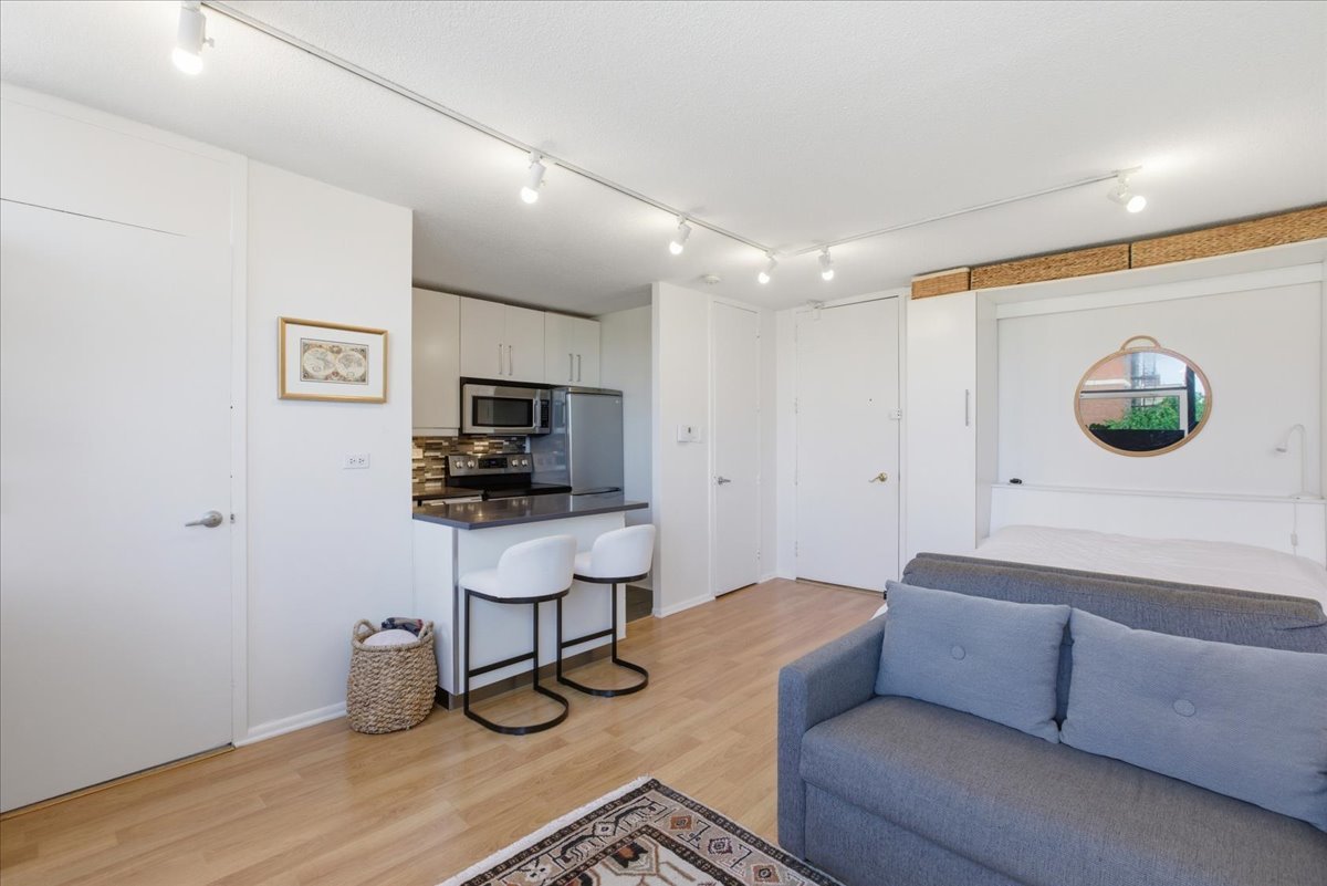 3110 N Sheridan Road Unit: 708