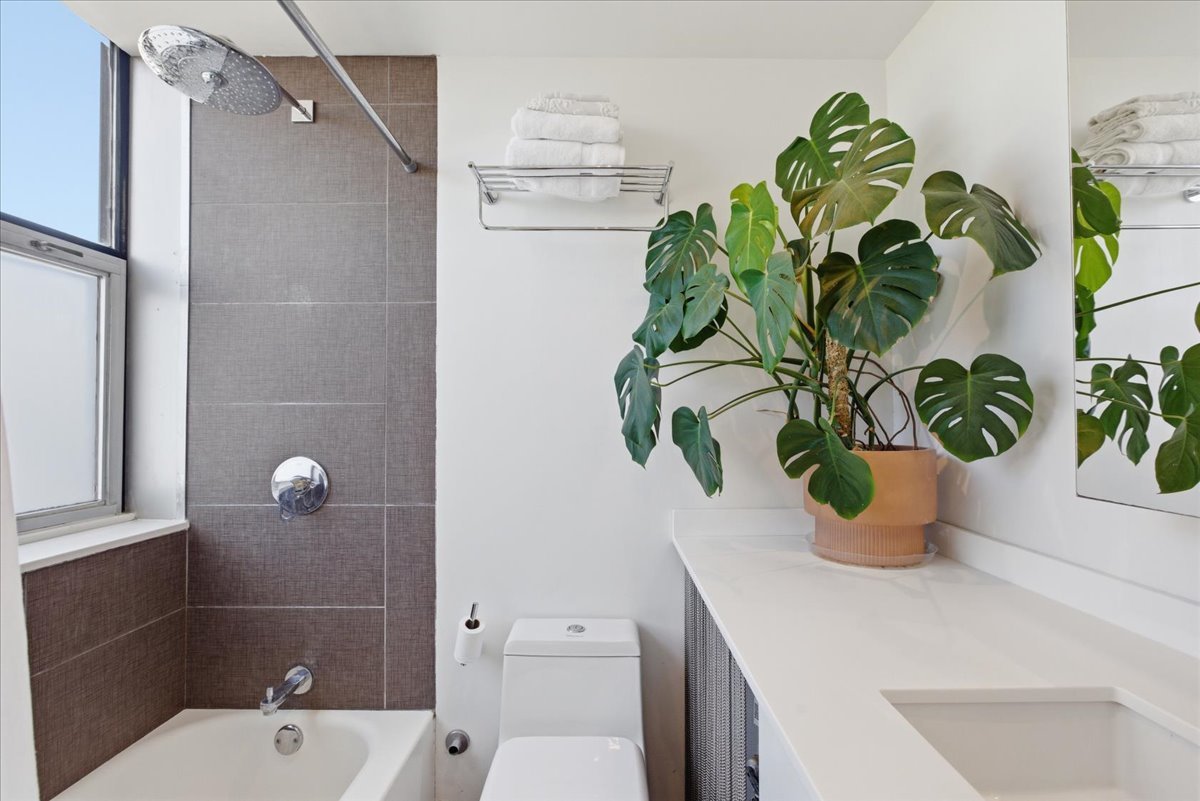 3110 N Sheridan Road Unit: 708