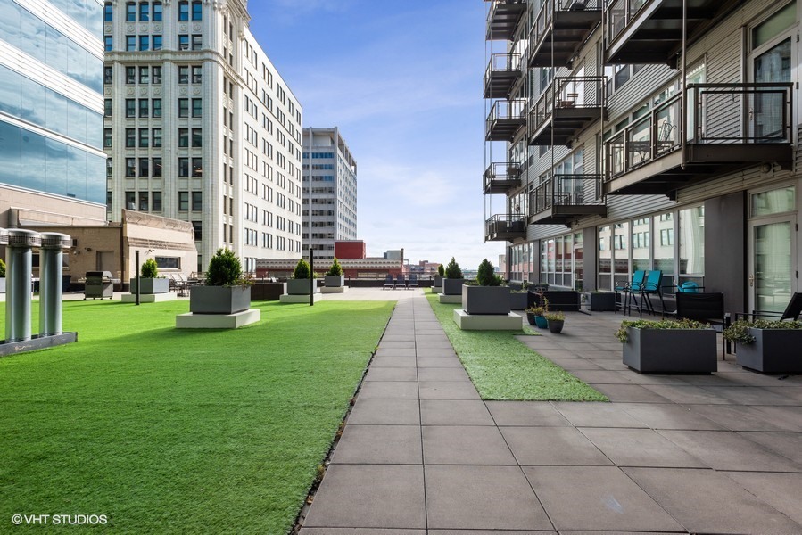 565 W Quincy Street Unit: 712