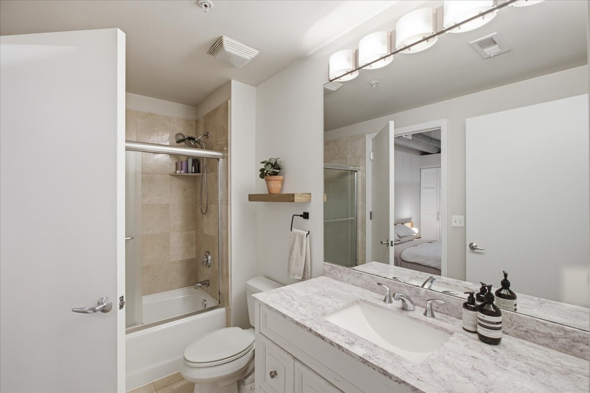 565 W Quincy Street Unit: 712