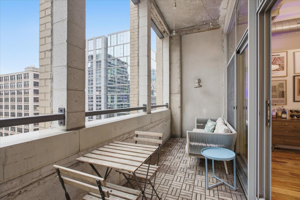 565 W Quincy Street Unit: 712