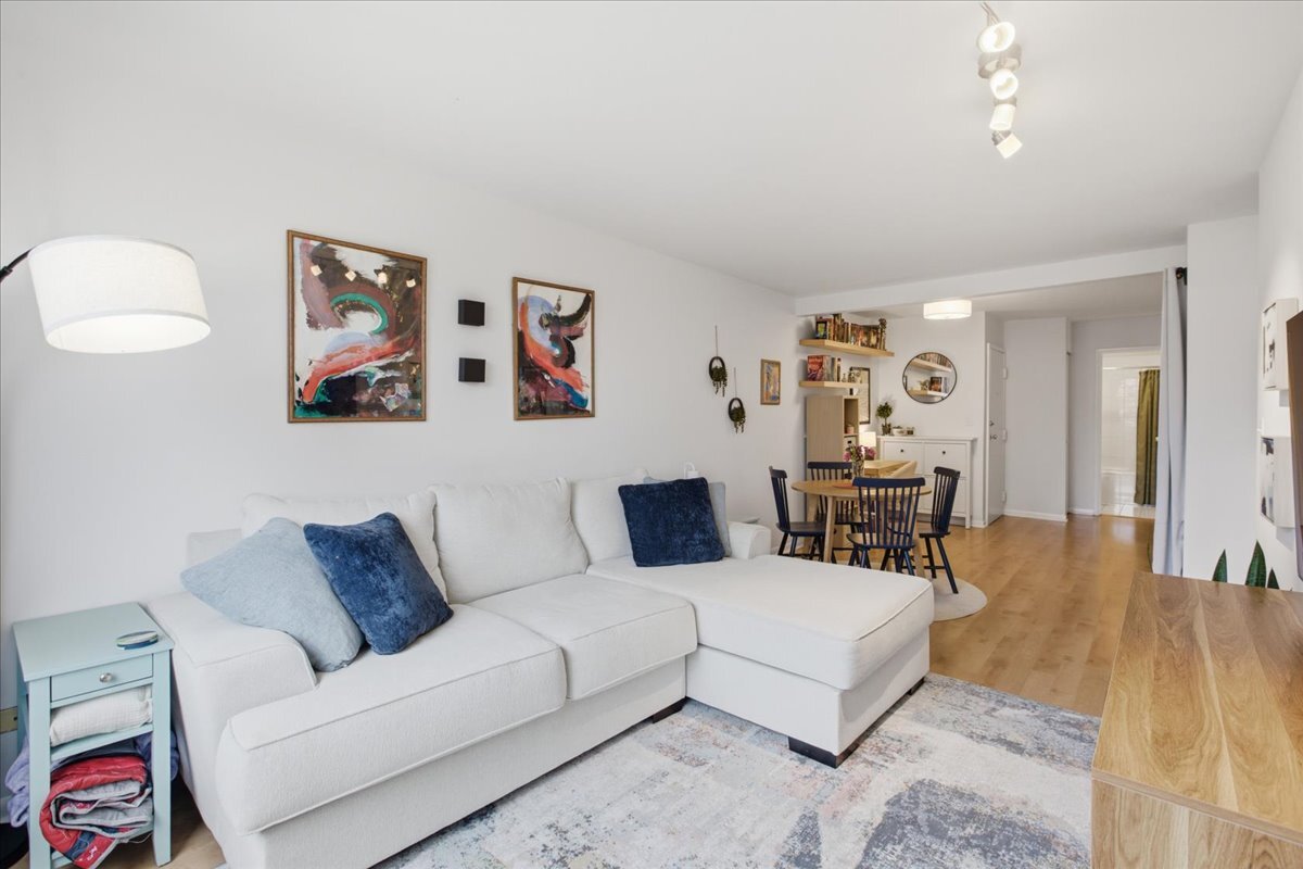 435 W Oakdale Avenue Unit: 4F