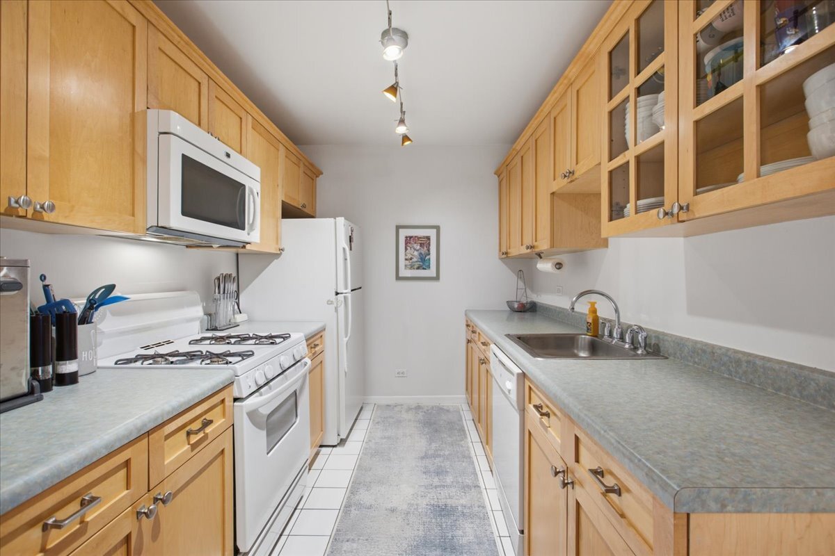 435 W Oakdale Avenue Unit: 4F