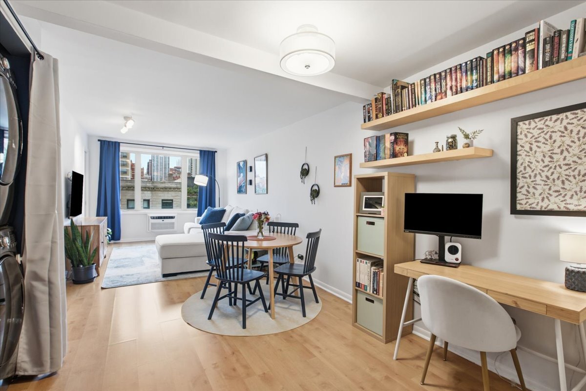 435 W Oakdale Avenue Unit: 4F
