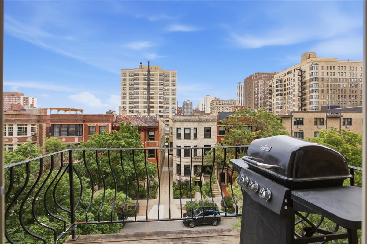 435 W Oakdale Avenue Unit: 4F