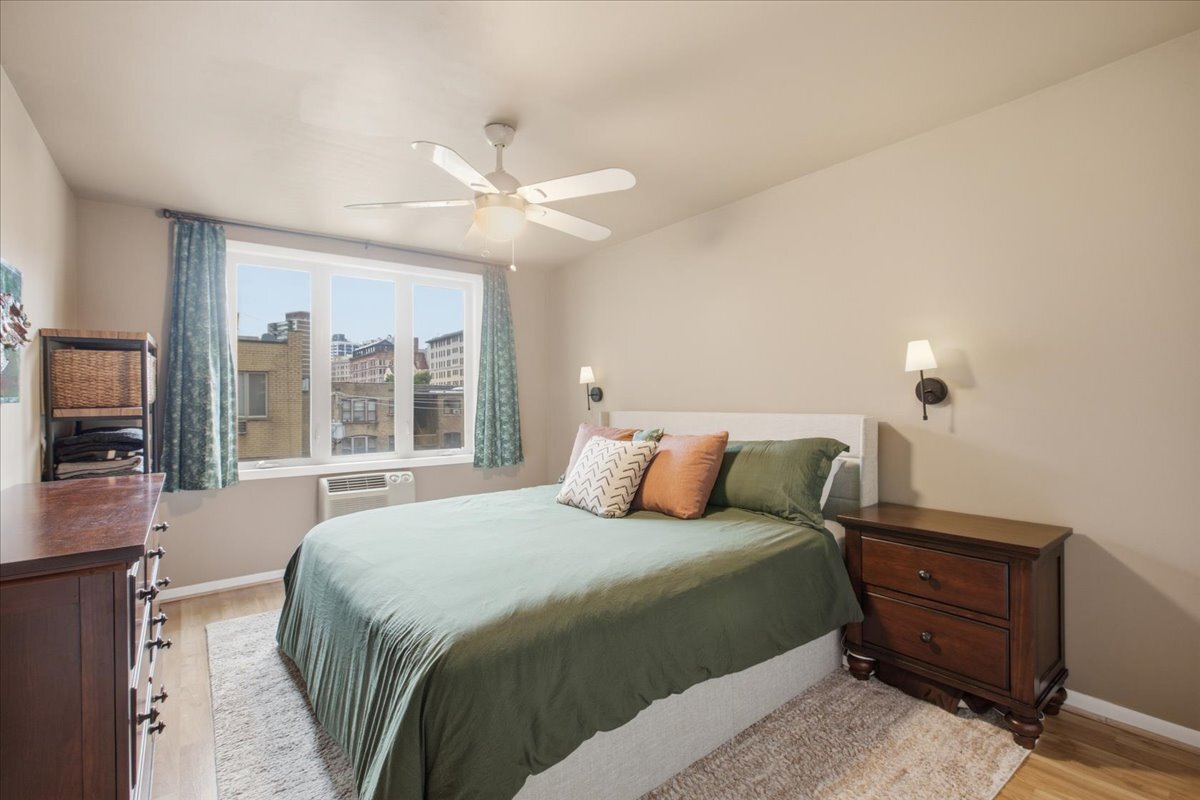 435 W Oakdale Avenue Unit: 4F