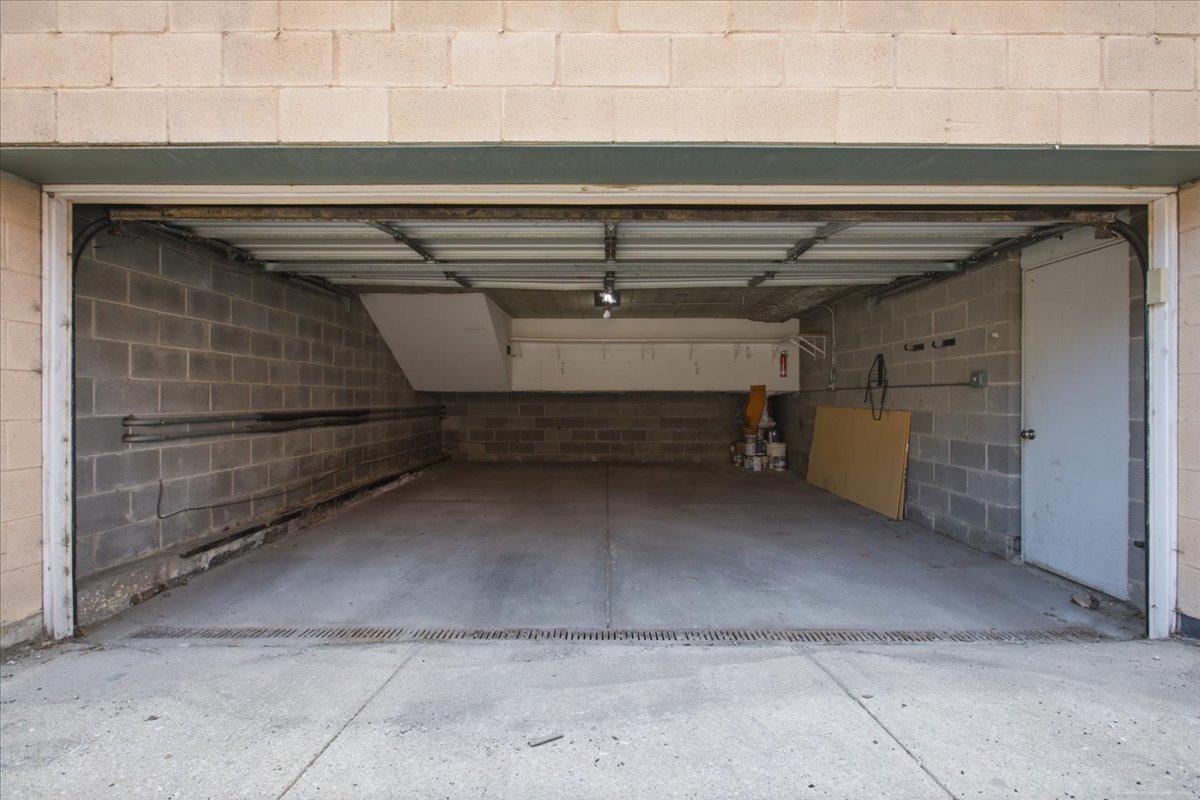 2943 N Lincoln Avenue Unit: 212