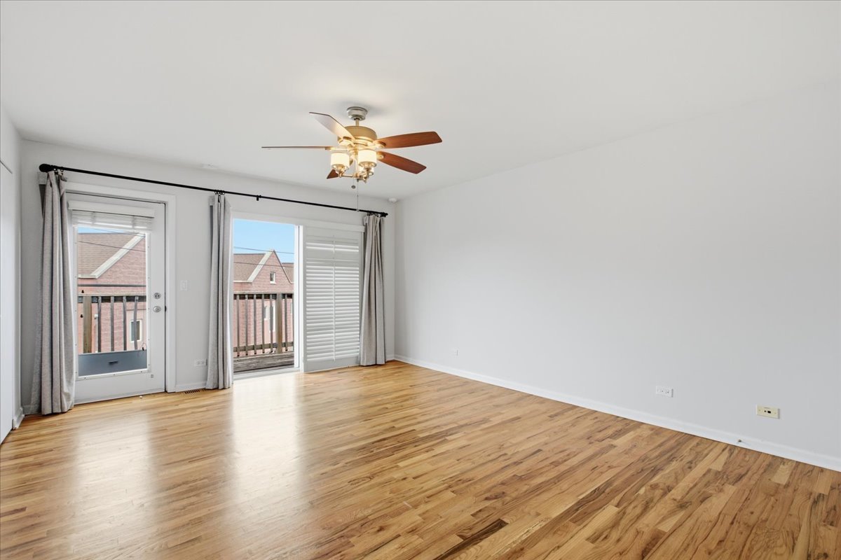 2943 N Lincoln Avenue Unit: 212