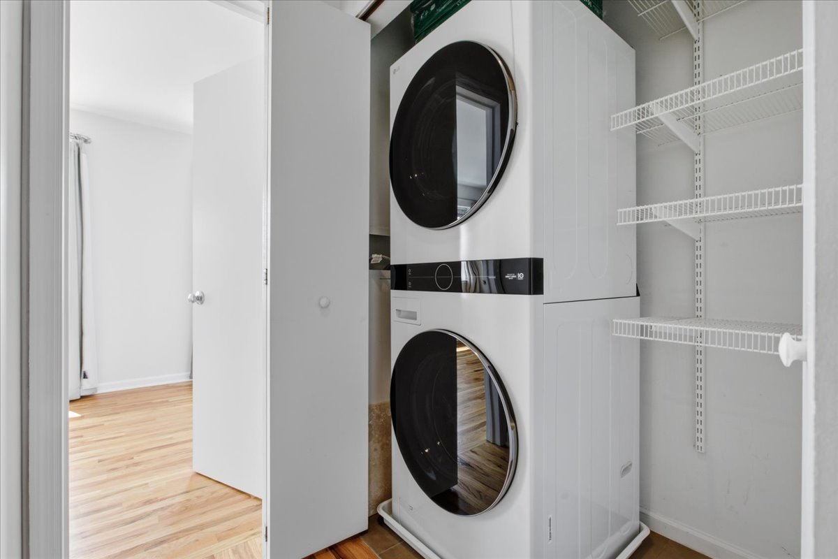 2943 N Lincoln Avenue Unit: 212