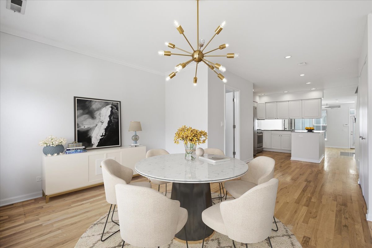 2943 N Lincoln Avenue Unit: 212
