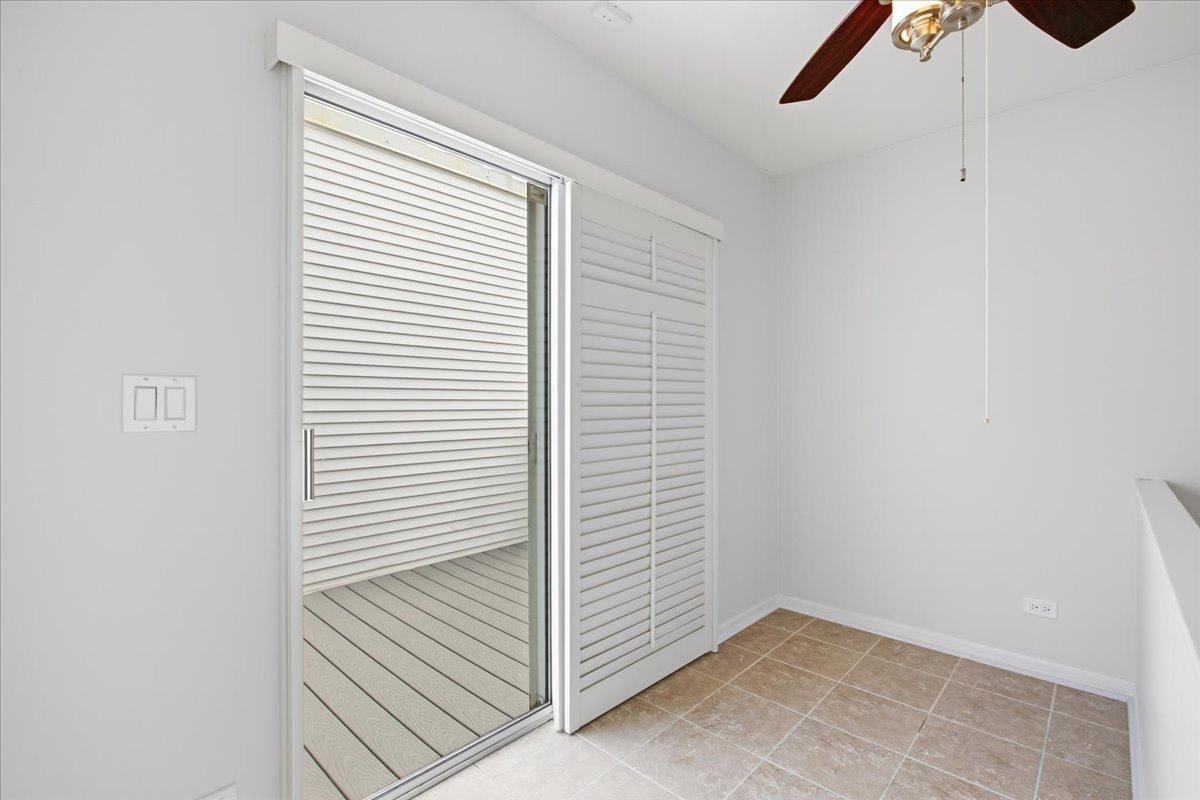 2943 N Lincoln Avenue Unit: 212
