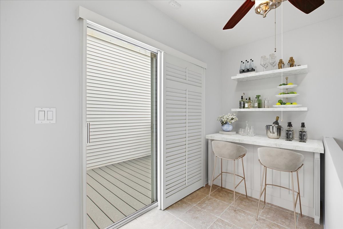 2943 N Lincoln Avenue Unit: 212