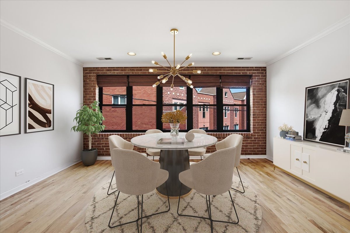 2943 N Lincoln Avenue Unit: 212