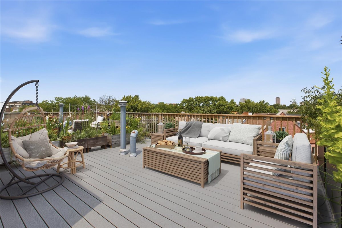 2943 N Lincoln Avenue Unit: 212