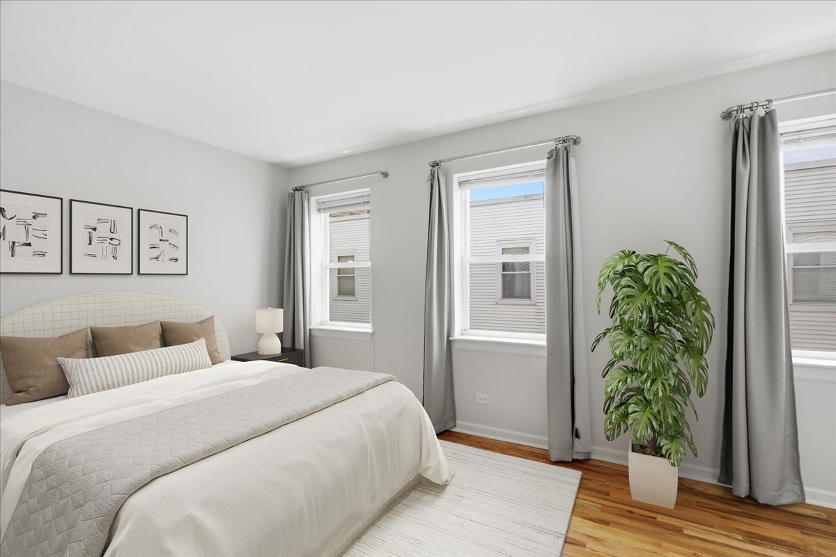 2943 N Lincoln Avenue Unit: 212
