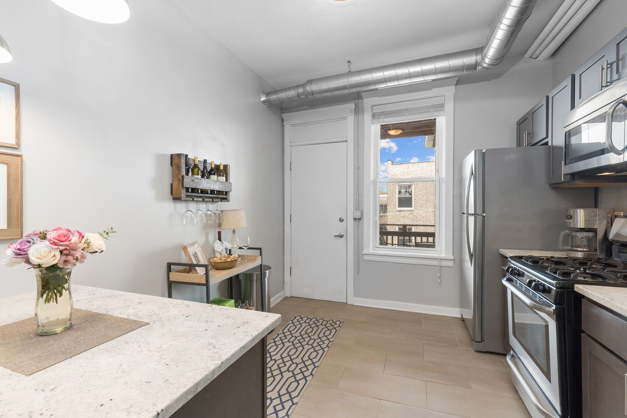 846 W Sheridan Road Unit: 3R