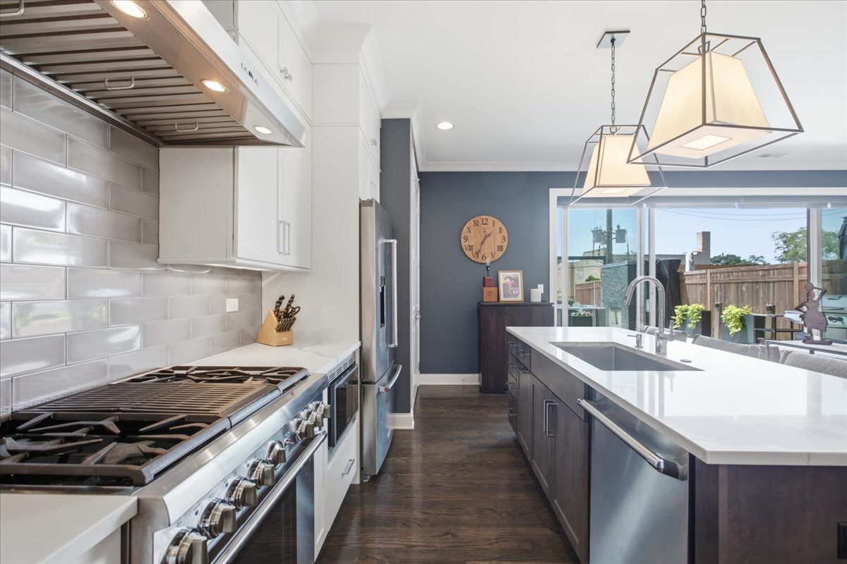 5820 N Clark Street Unit: 207