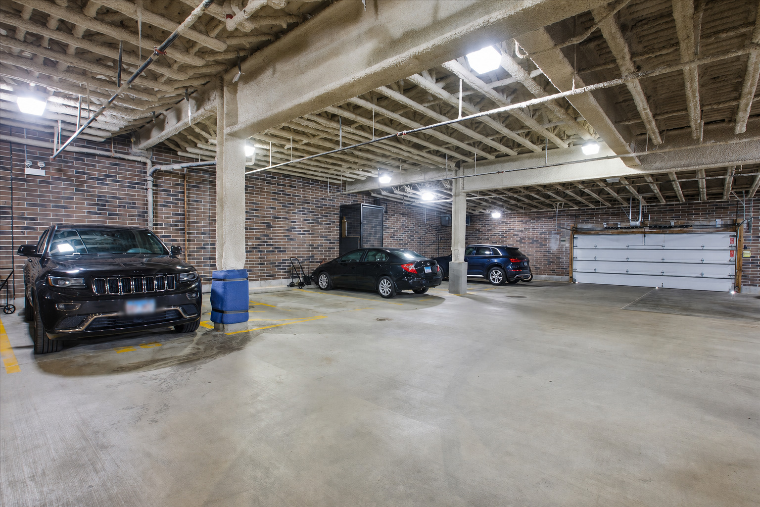 5820 N Clark Street Unit: 207