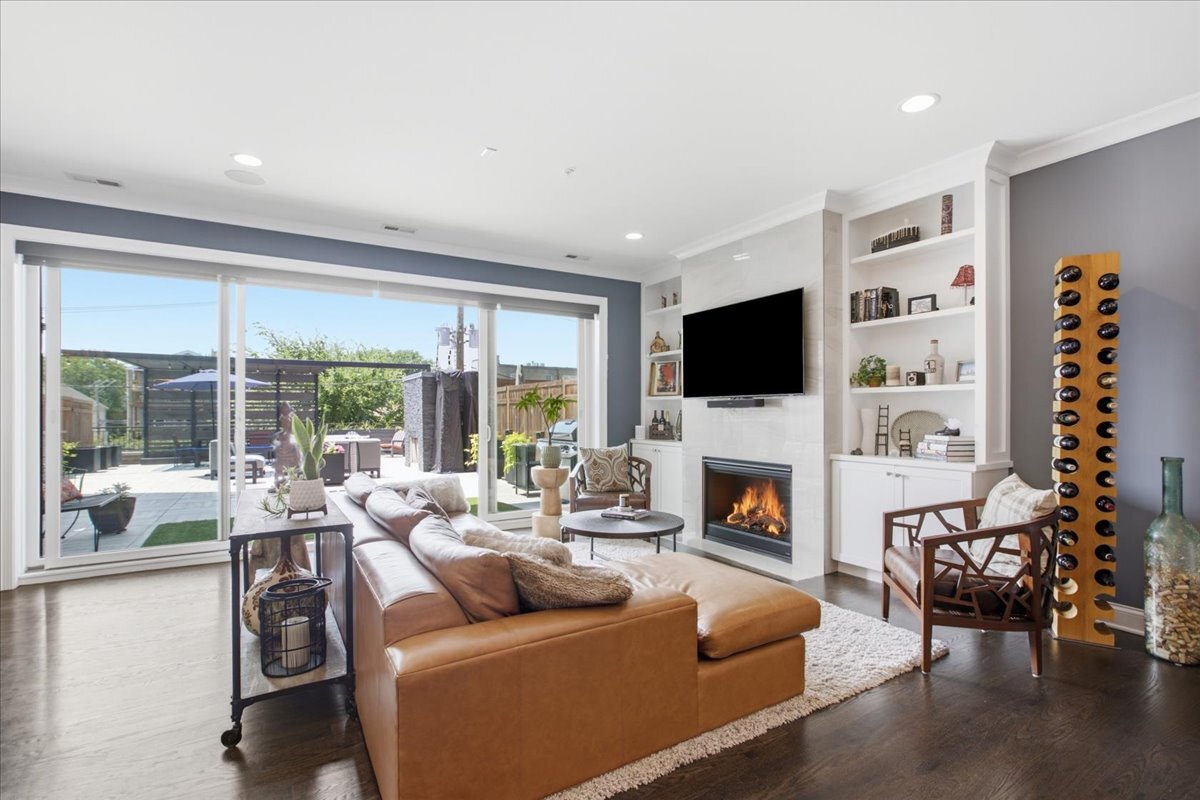 5820 N Clark Street Unit: 207