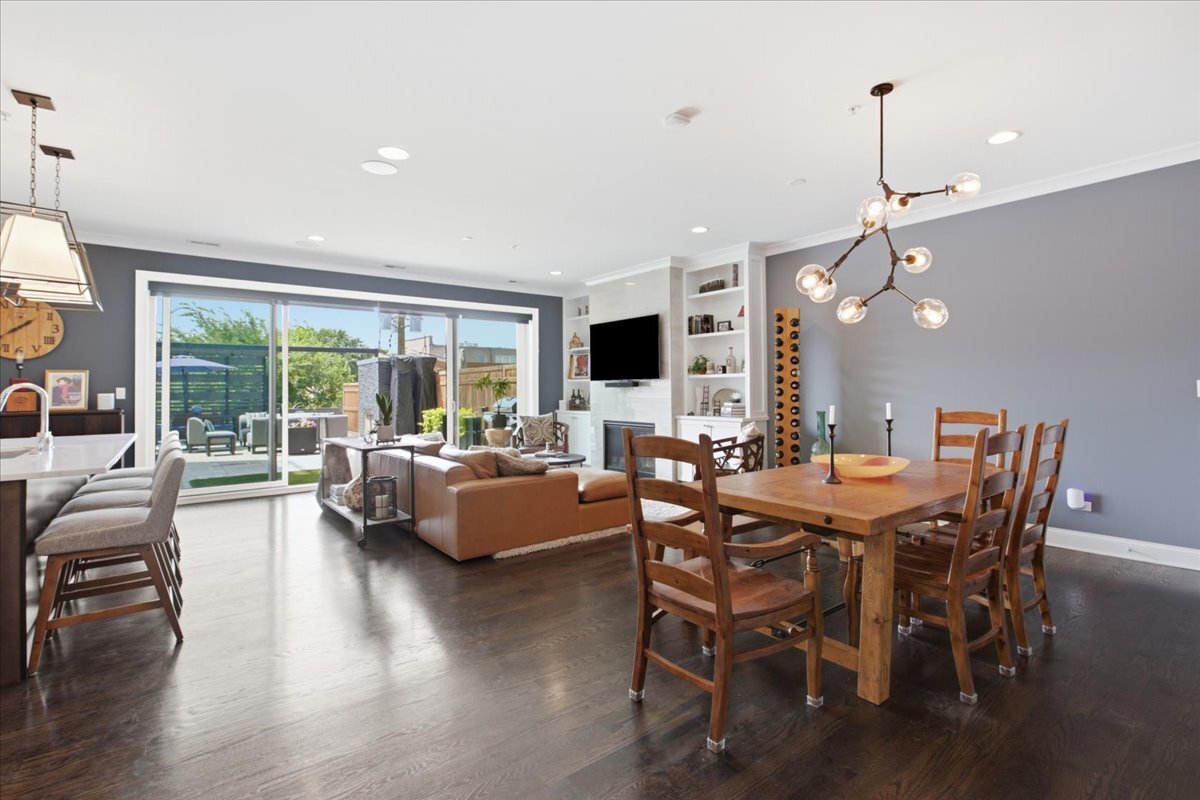 5820 N Clark Street Unit: 207