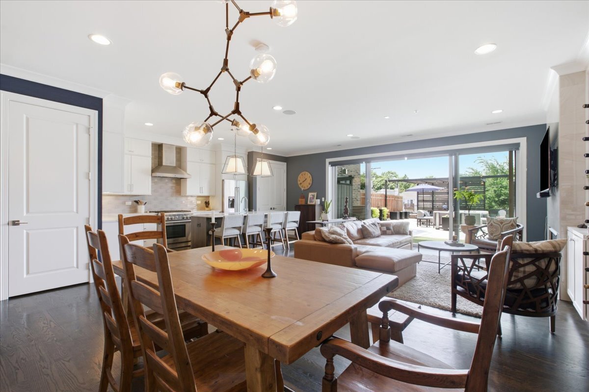 5820 N Clark Street Unit: 207