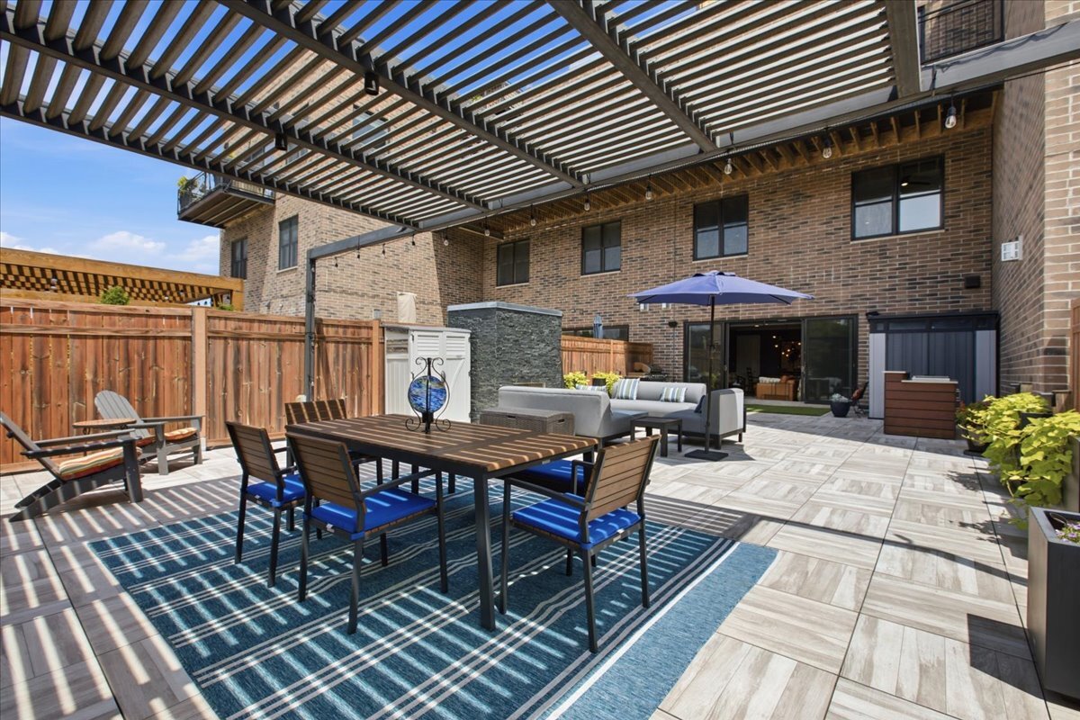 5820 N Clark Street Unit: 207