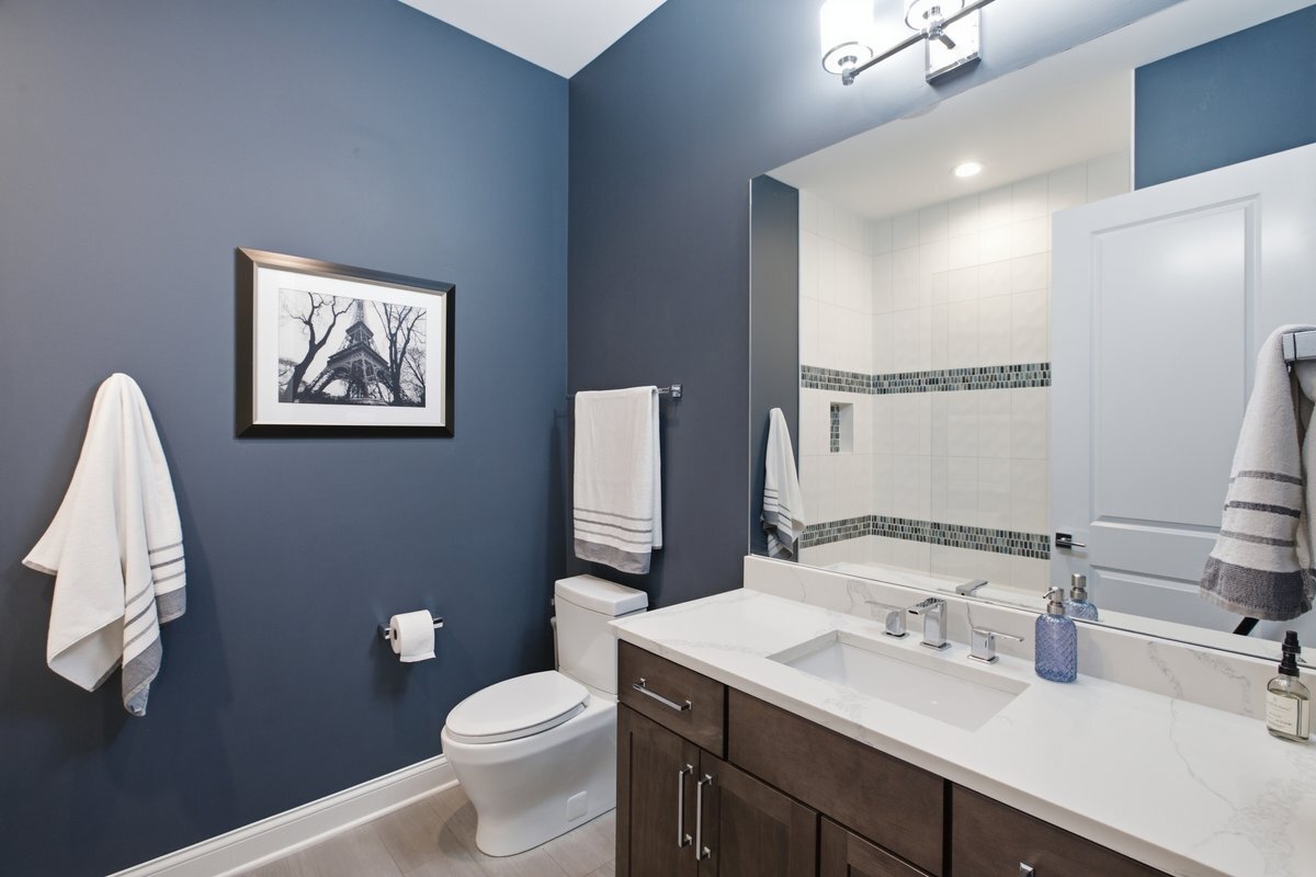 5820 N Clark Street Unit: 207