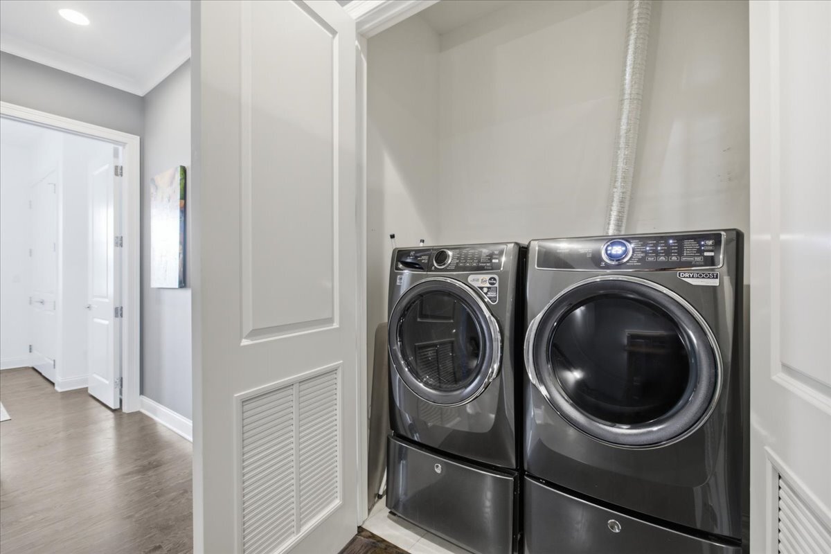 5820 N Clark Street Unit: 207