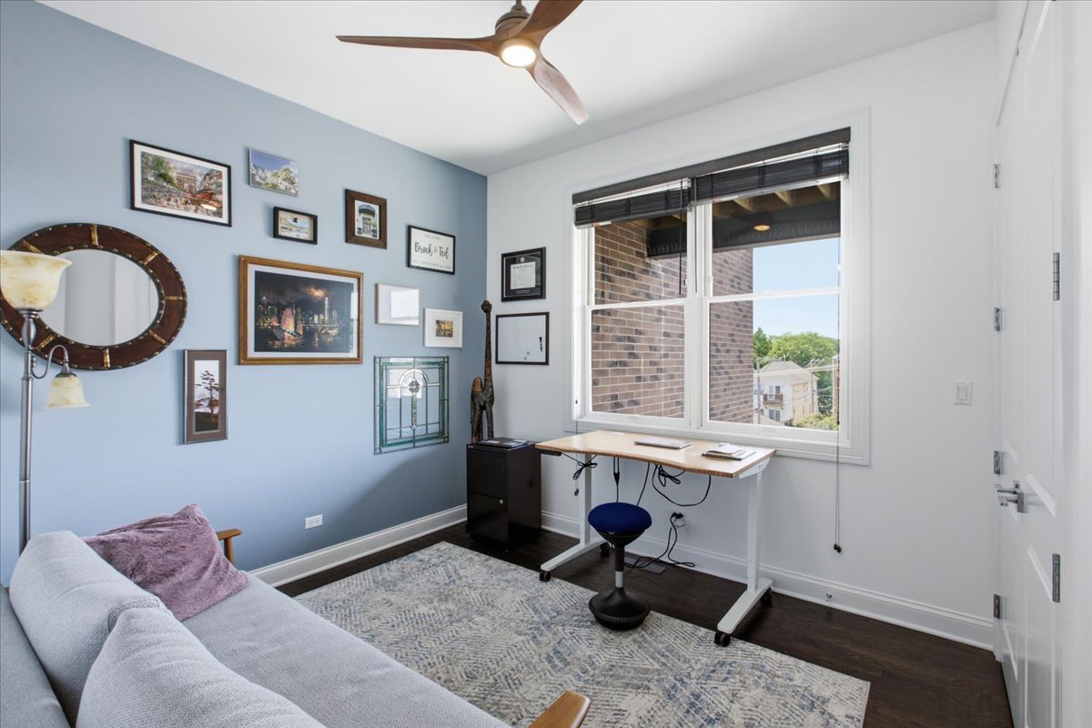 5820 N Clark Street Unit: 207