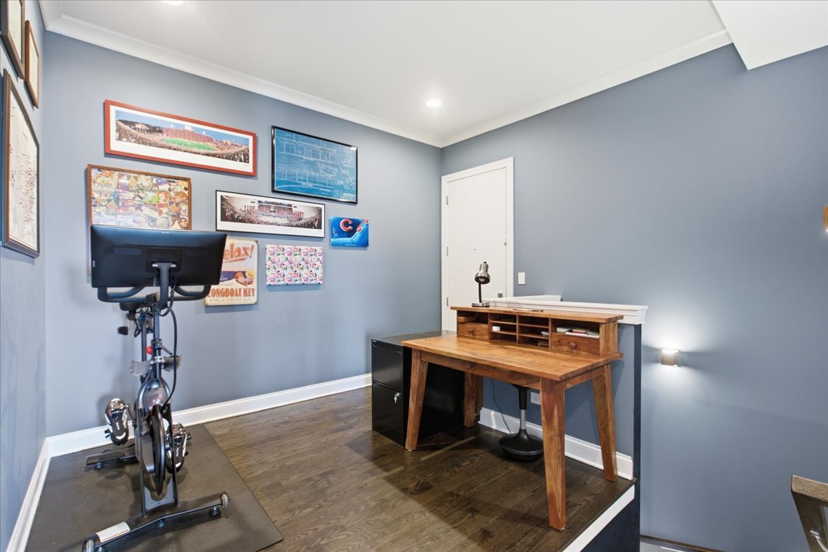 5820 N Clark Street Unit: 207