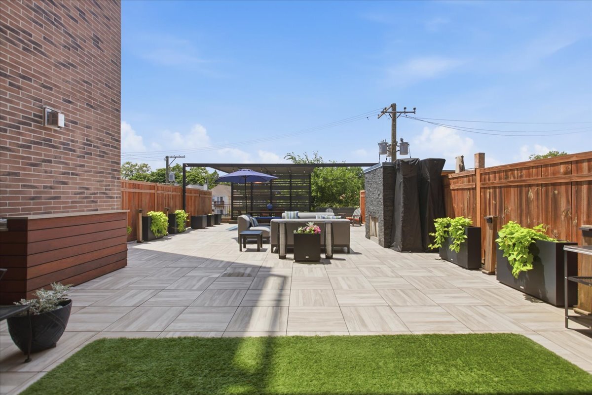 5820 N Clark Street Unit: 207
