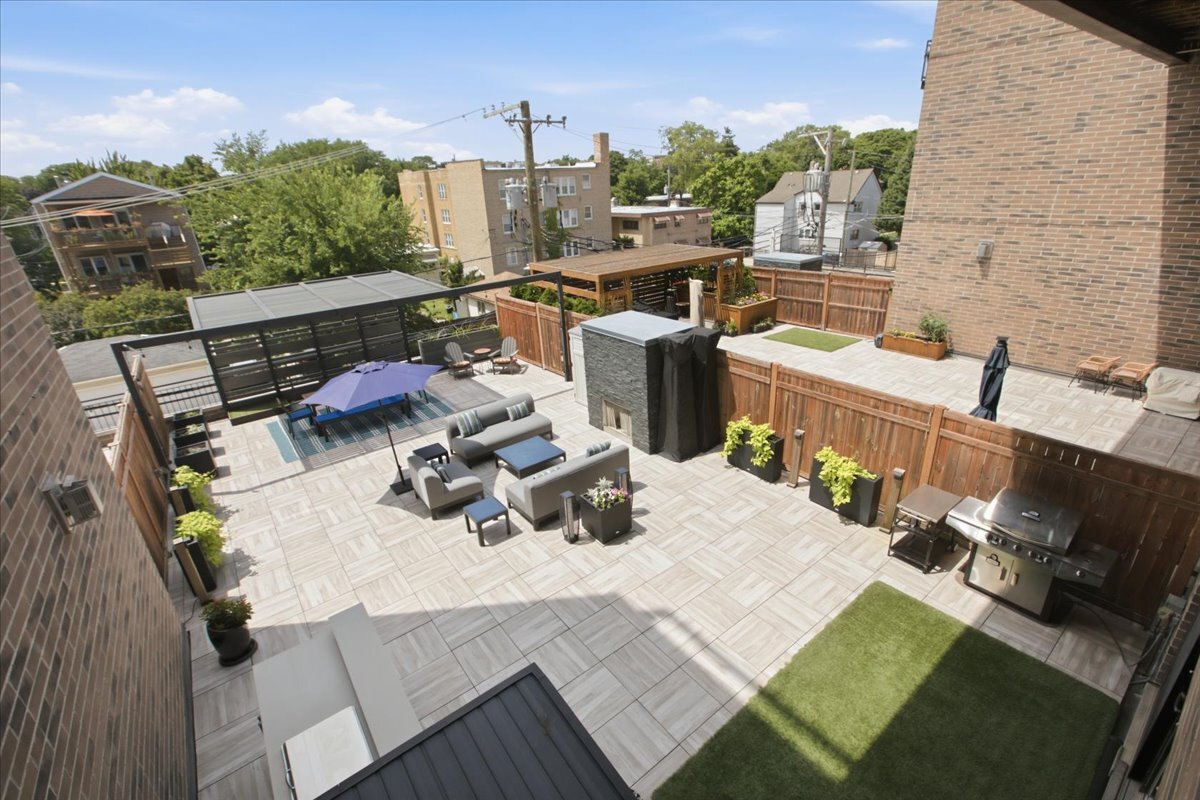 5820 N Clark Street Unit: 207