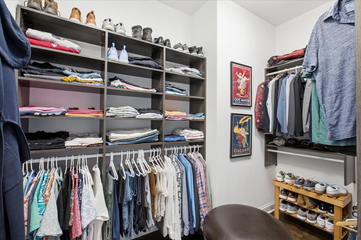 5820 N Clark Street Unit: 207