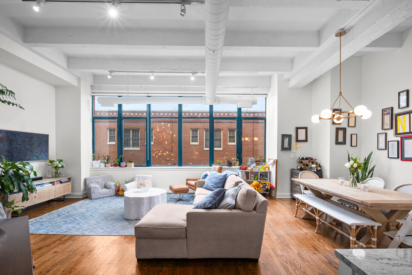 2600 N Southport Avenue Unit: 218
