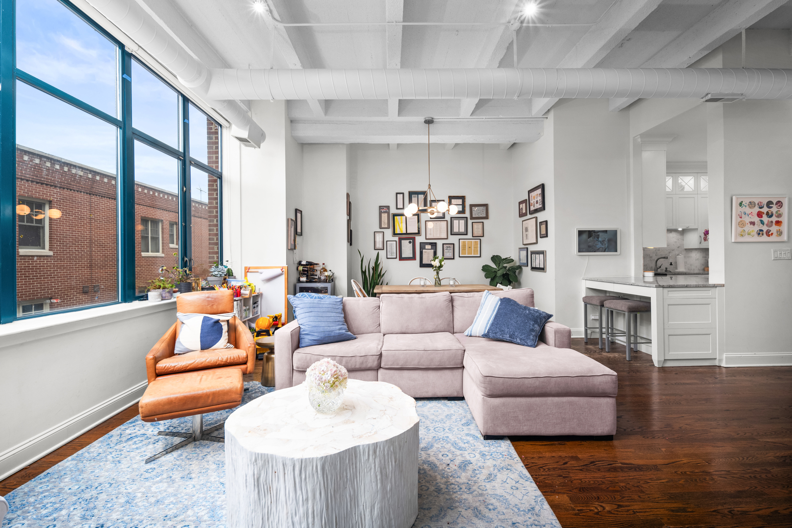 2600 N Southport Avenue Unit: 218