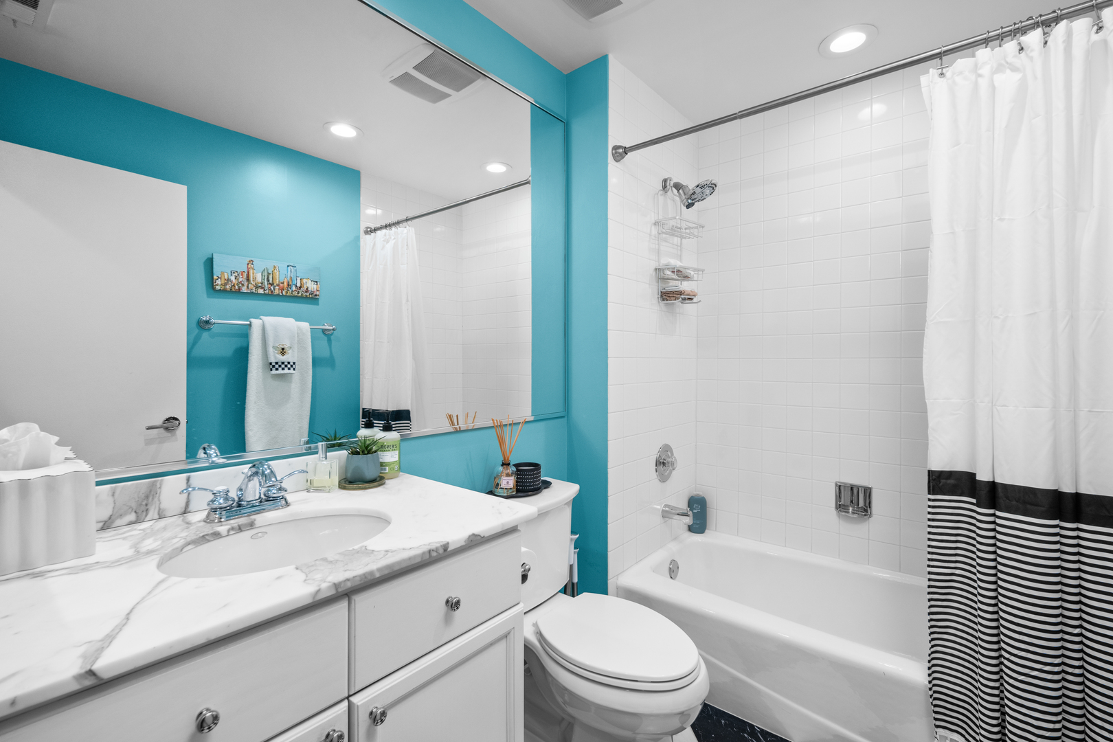 2600 N Southport Avenue Unit: 218