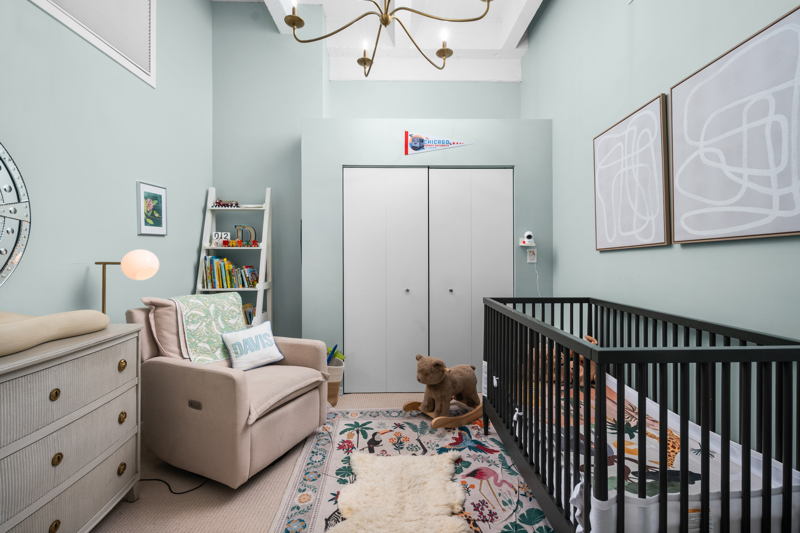 2600 N Southport Avenue Unit: 218