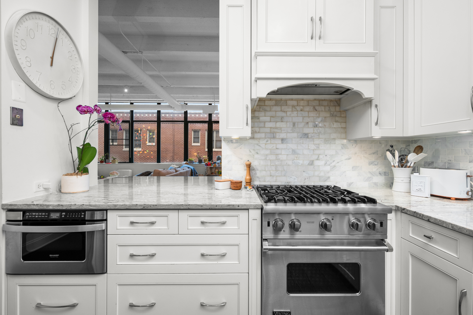 2600 N Southport Avenue Unit: 218
