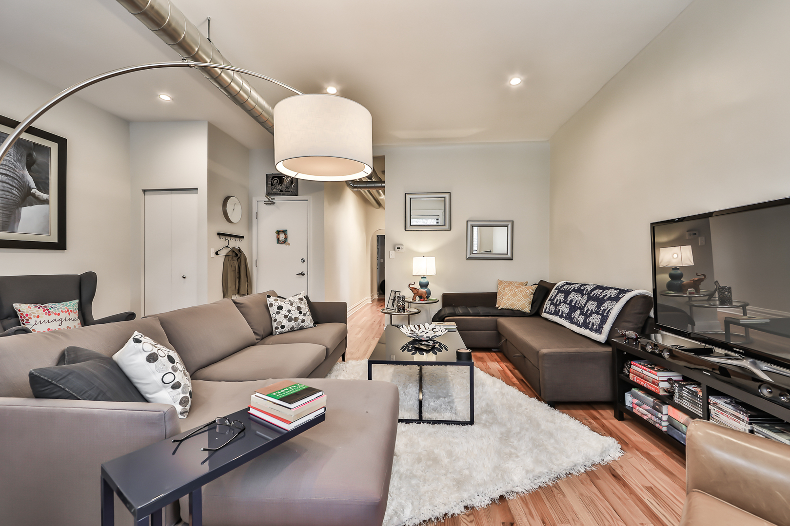 846 W Sheridan Road Unit: 1F