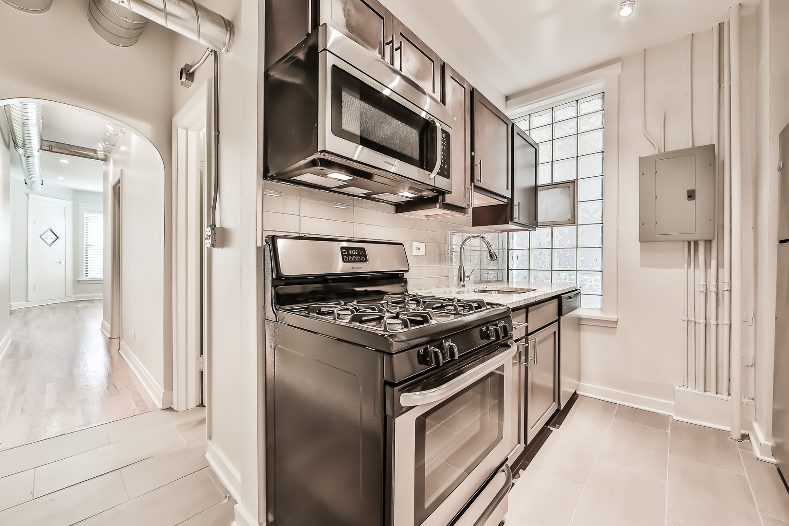 846 W Sheridan Road Unit: 1F