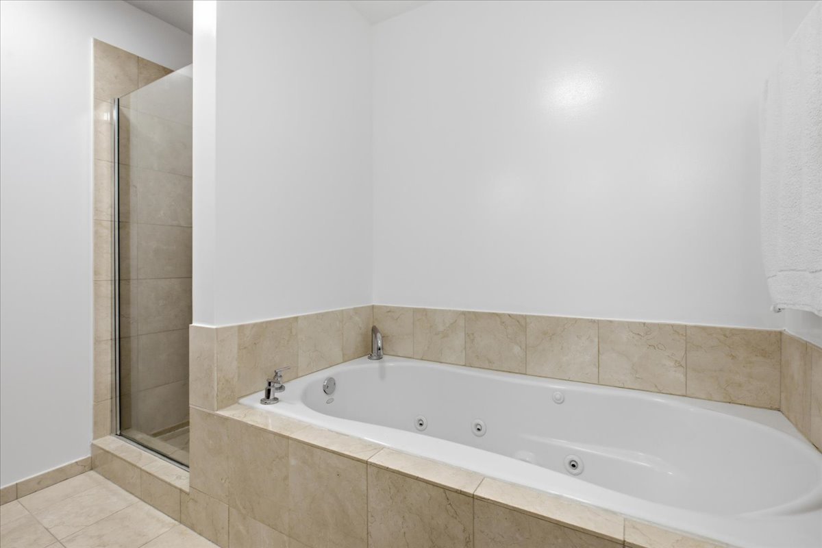 3920 N Sheridan Road N Unit: 504