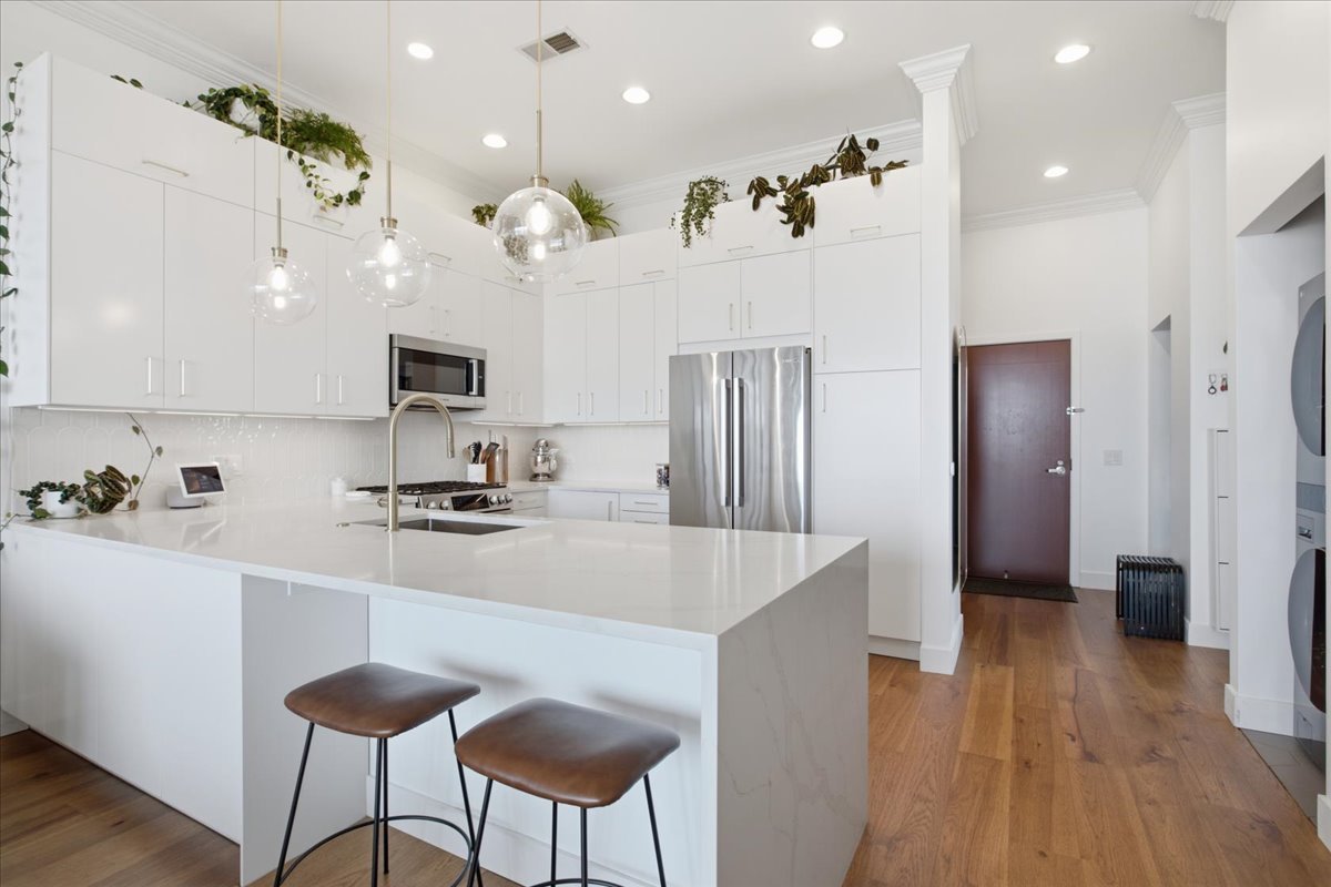 3920 N Sheridan Road N Unit: 504