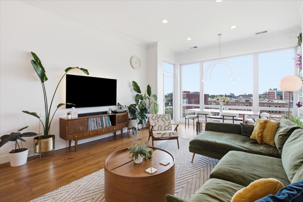 3920 N Sheridan Road N Unit: 504
