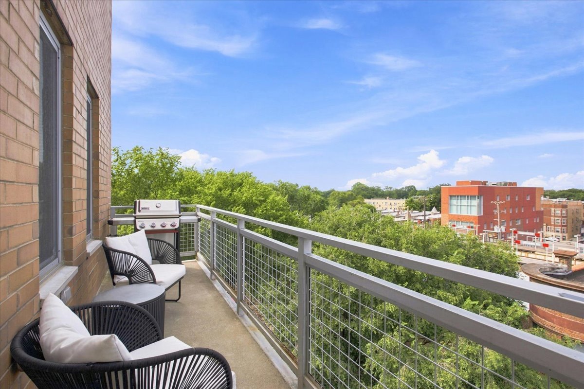 3920 N Sheridan Road N Unit: 504
